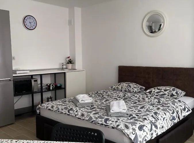 Zeini - Garsoniera Apartament Constanţa